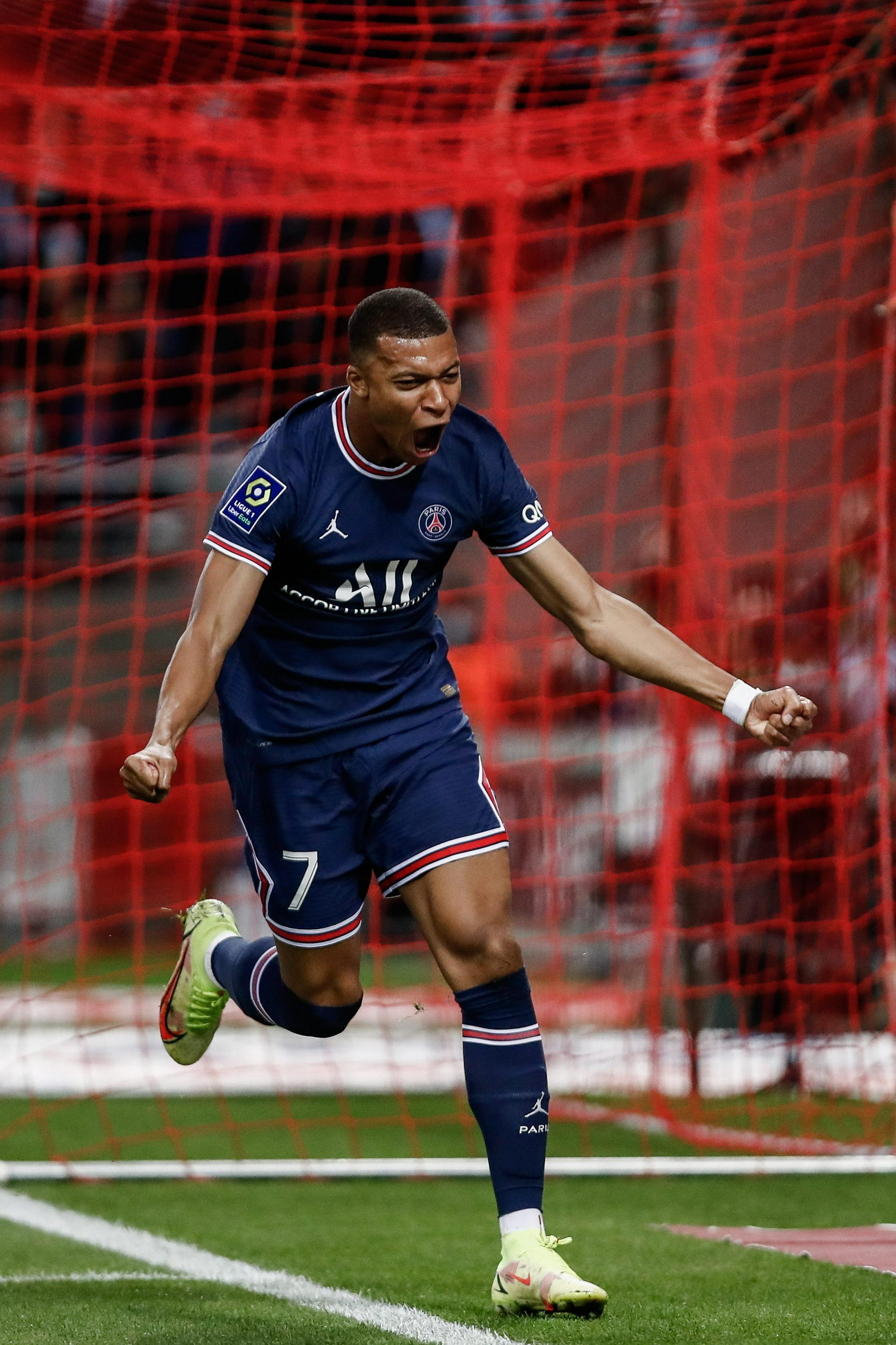 欧文快攻上篮制胜（欧文快下上篮锁定胜局）