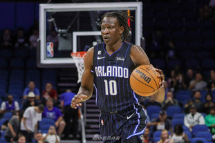 博格巴投资全球首支现代化专业赛驼队，成为其股东和大使（博格巴入股全球首支现代化职业赛驼队，出任形象大使）