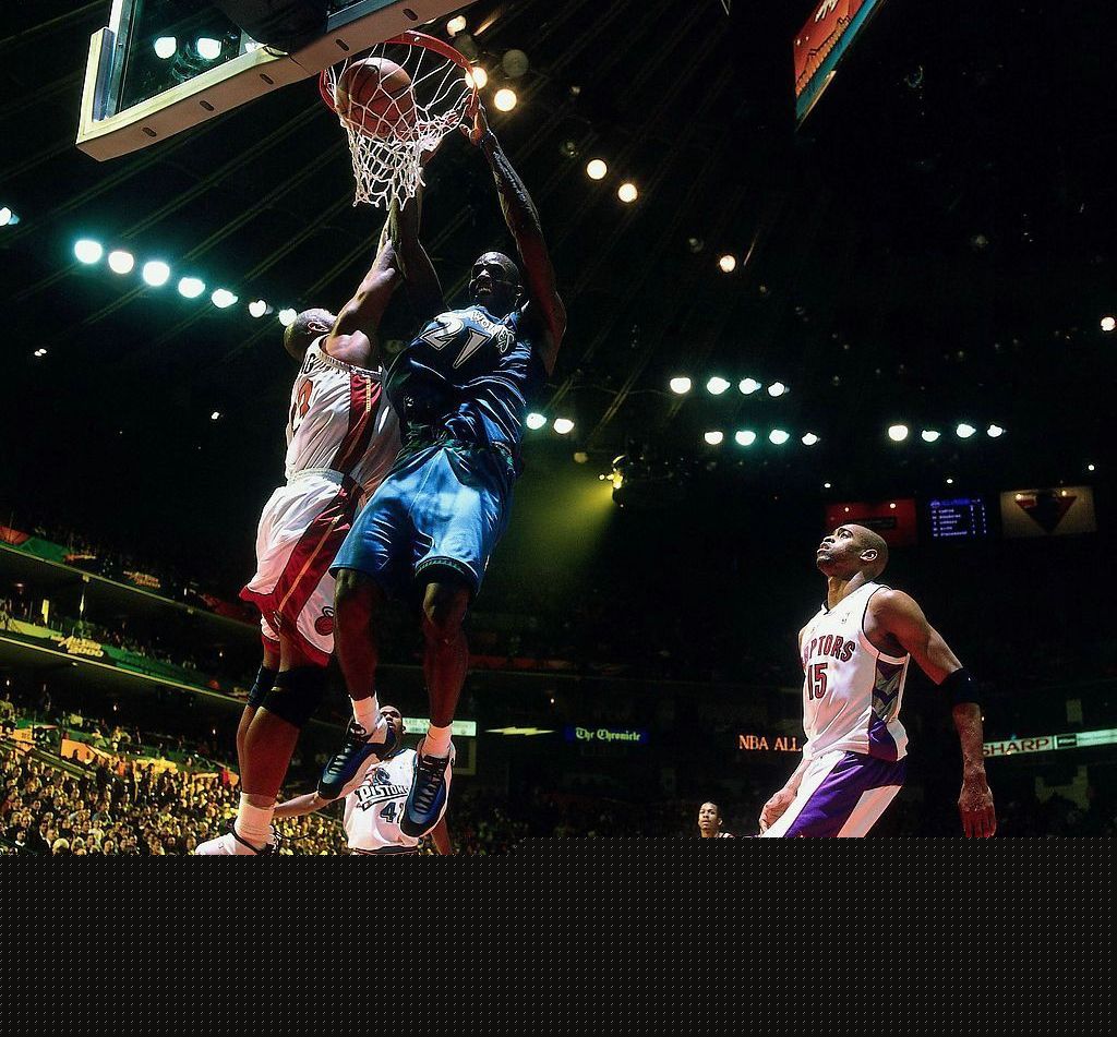 拜仁莱万多夫斯基关键进球锁定胜局（莱万致胜球助拜仁全取三分）