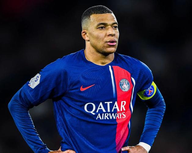 喀麦隆主帅：埃永有潜力为巴萨效力，他和埃托奥的类型不同（喀麦隆主帅：埃永具备加盟巴萨的潜质，与埃托奥风格迥异）