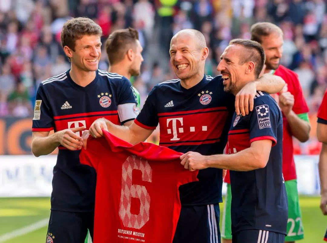 罗体：斯帕莱蒂重回那不勒斯全程遭嘘，球迷不原谅他执教尤文（罗马体育报：斯帕莱蒂重返那不勒斯遭全场嘘声，球迷仍因其执教尤文难以原谅）